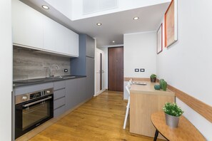 大型雪櫃/冰箱、焗爐、爐具、洗碗機