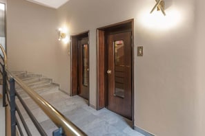Interior entrance - Casa da Suite Cadorna (Milan)