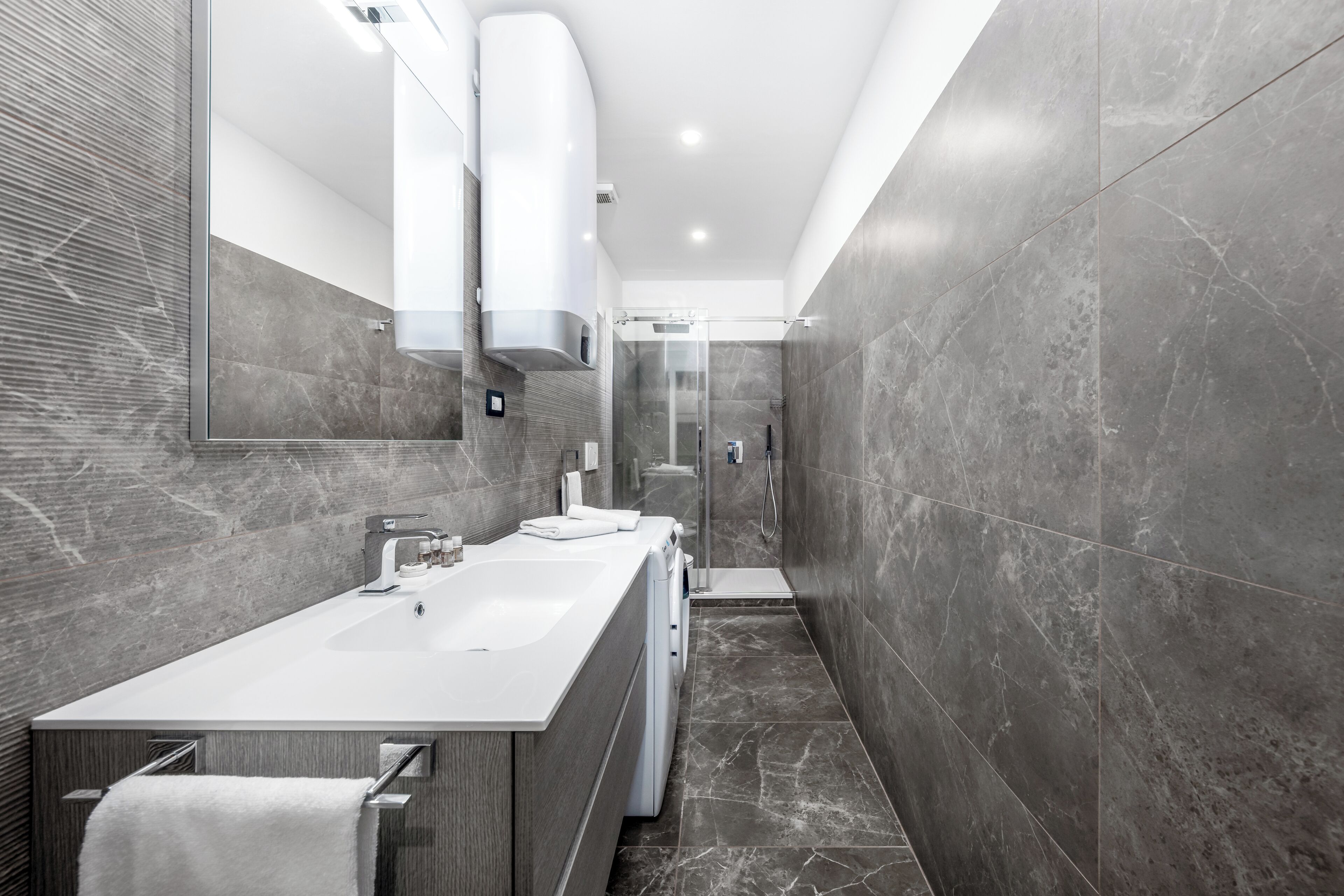 Comfort-Apartment, Stadtblick | Badezimmer | Dusche, Regendusche, Haartrockner, Bidet
