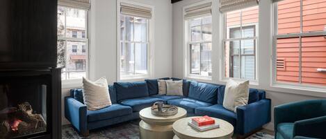 Smart TV, fireplace, stereo