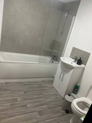 Dusche, Handtücher, Seife, Shampoo