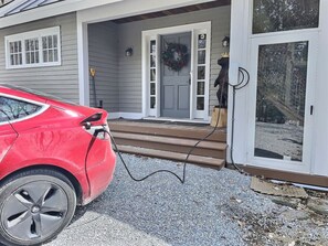 Exterior detail - Bearities - 2 homes, sleeps 28, hot tubs, grills! (Killington)