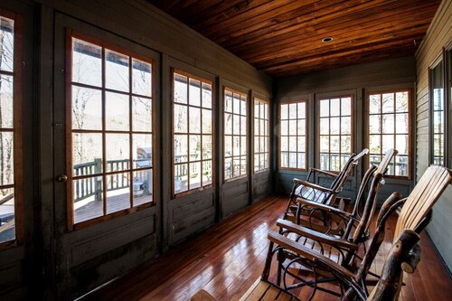 Bearities - 2 homes, sleeps 28, hot tubs, grills!