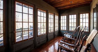 Bearities - 2 homes, sleeps 28, hot tubs, grills!