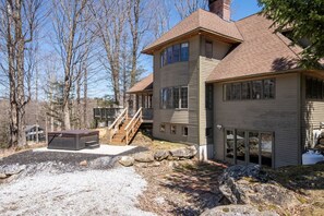 Exterior - Bearet - FIreplace, Hot Tub, Game Room! (Killington)