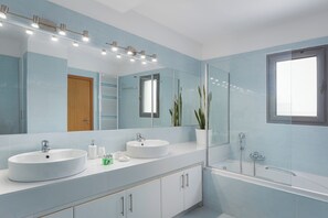 Family Villa, Sea View | Bathroom