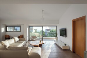Family Villa, Sea View | Living area | 55-inch Smart TV with cable channels, fireplace, Netflix - Grand Apollon Villa (Saronikos)
