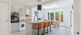 Stylish House - Free Parking, Fast Wifi & SmartTV