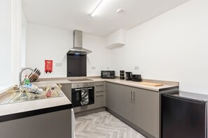 Refrigerador, microondas, horno, placa de cocina