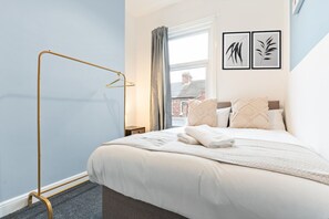 2 bedrooms, iron/ironing board, free WiFi, bed sheets