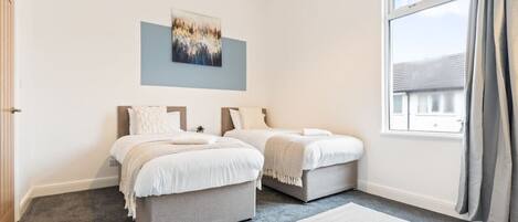 2 bedrooms, iron/ironing board, travel cot, free WiFi