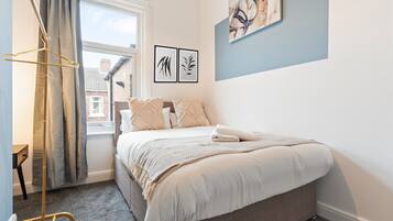 2 bedrooms, iron/ironing board, free WiFi, bed sheets