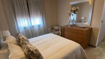 3 slaapkamers, een kluis op de kamer, een bureau