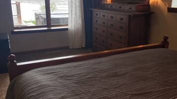 3 dormitoris, planxa i posts de planxar, wifi i roba de llit