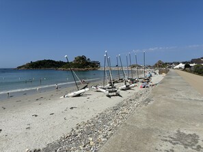 Una playa cerca