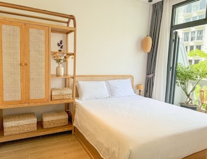 Basic Room, Balcony | Soundproofing, free WiFi - May House Grand World Phu Quoc (Phu Quoc)