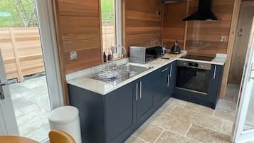 Fridge, microwave, oven, coffee/tea maker