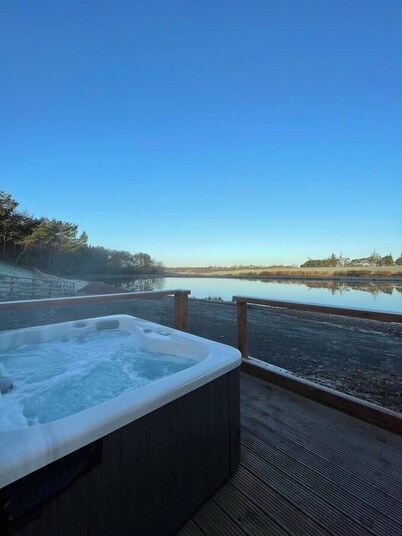 Larch Lodge - Idyllically situated Lakeside & private hot tub fishing riding