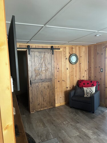 Lexington Cottage with Beach Access Sleeps 6-8