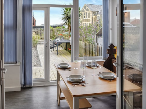 2 bedroom accommodation in Bacton