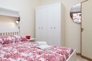 1 habitación, tabla de planchar con plancha, wifi y ropa de cama