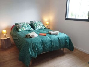 10 slaapkamers, een strijkplank/strijkijzer, wifi