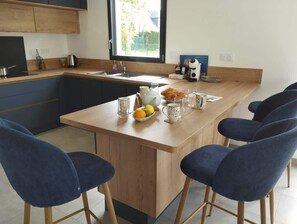 Kjøleskap, mikrobølgeovn, ovn og oppvaskmaskin