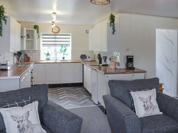 Private kitchen - 3 bedroom accommodation in Rhoshirwaen, near Aberdaron (Rhoshirwaen, near Aberdaron)