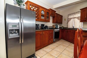 Fridge, microwave, oven, stovetop - Ocean View Elegance (Anse La Raye)
