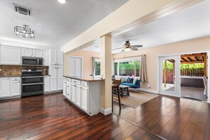 Fridge, oven, stovetop, dishwasher