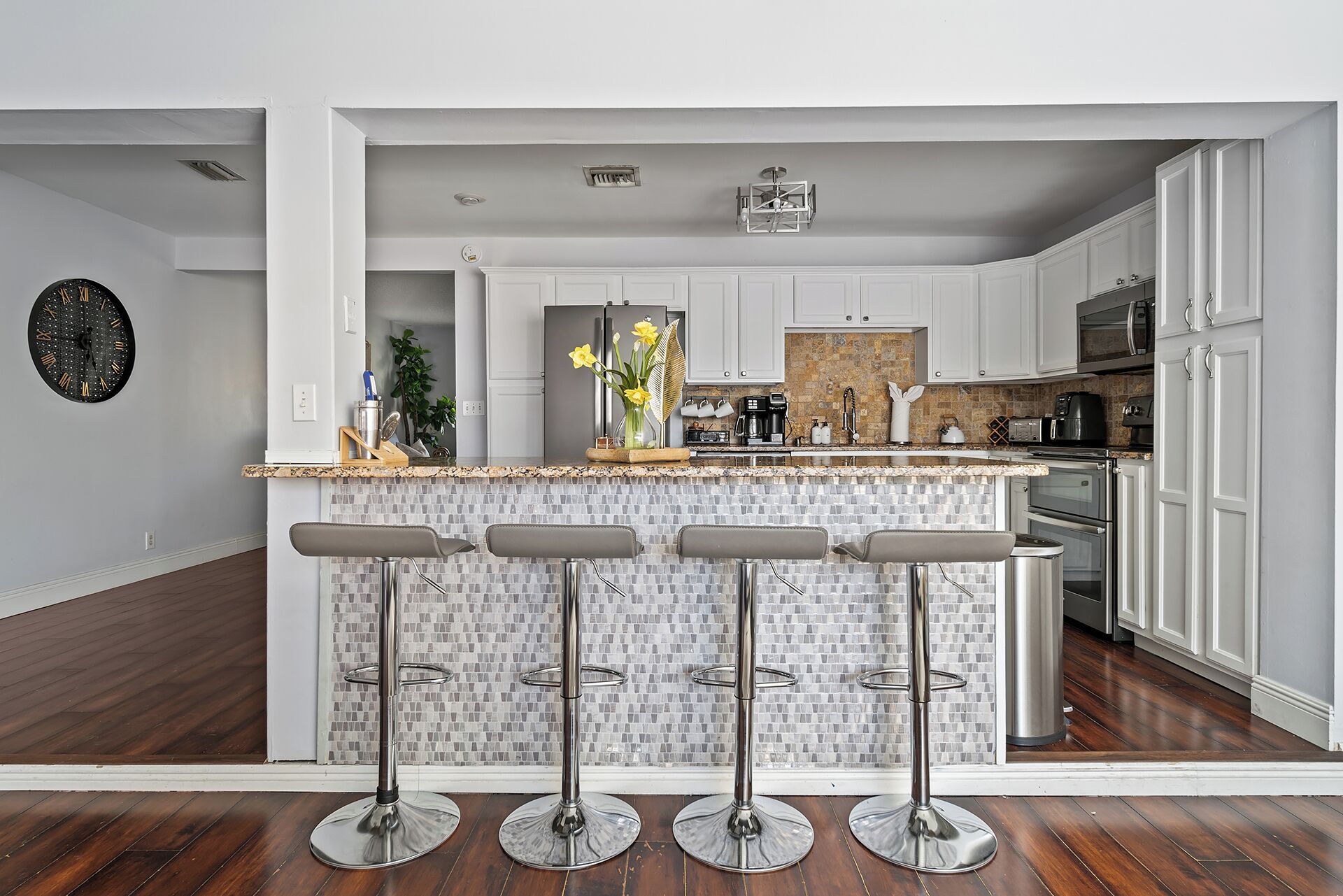 Fridge, oven, stovetop, dishwasher