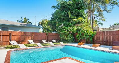 Tropical Spa Escape! Pool/Spa/Sauna WIFI 4Bdrm 8 Min Bch