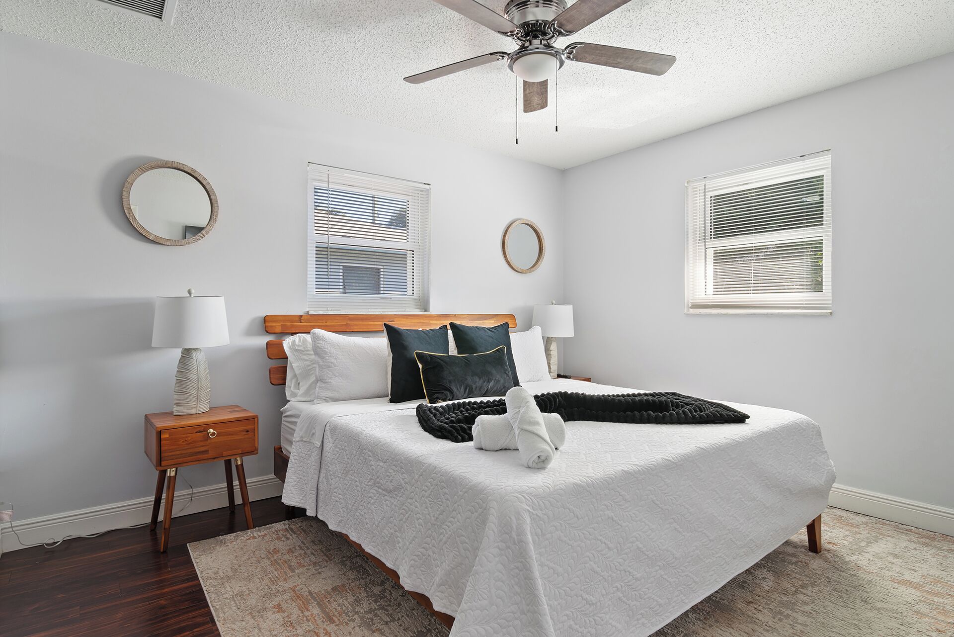 4 bedrooms, in-room safe, desk, iron/ironing board