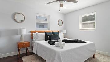 4 bedrooms, in-room safe, desk, iron/ironing board