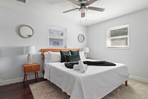 4 bedrooms, in-room safe, desk, iron/ironing board - Tropical Spa Escape! Pool/Spa/Sauna WIFI 4Bdrm 8 Min Bch (Boynton Beach)