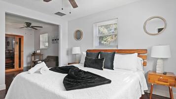 4 bedrooms, in-room safe, desk, iron/ironing board