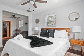 4 soverom, safe på rommet, skrivebord og strykejern/-brett