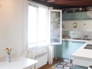 Fridge, oven