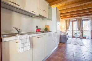 Refrigerador, microondas, parrilla de estufa y lavavajillas 