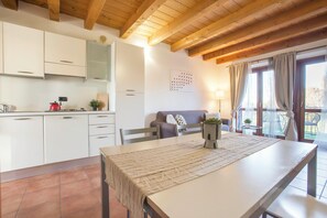 Interior - Experia Golf Loft - One Bedroom Apartment, Sleeps 4 (Peschiera del Garda)