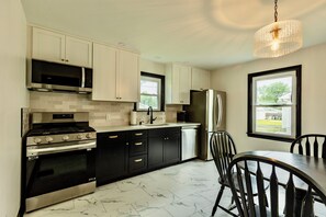 Fridge, microwave, oven, stovetop - Speedway "Finish Line" House (Indianapolis)