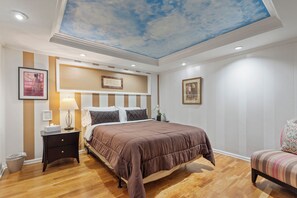 5 bedrooms, desk, iron/ironing board, travel cot