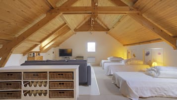 3 bedrooms, iron/ironing board, free WiFi, bed sheets