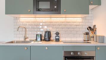 Refrigerador, microondas, horno y lavavajillas