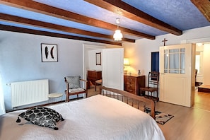 3 bedrooms, iron/ironing board