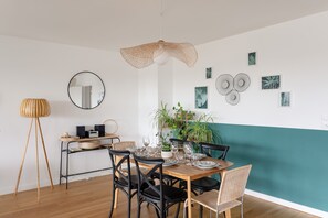 Dining - Namasté - Bel appt pour 5 avec terrasse, parking (Rennes)