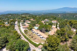 Exterior - Authentic stone house in Provence. (La Roque-sur-Pernes)