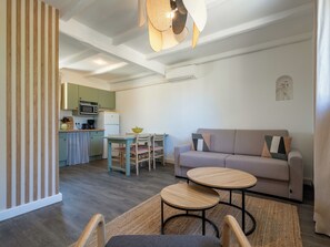 TV, ping pong - Stone haven in Provence. (La Roque-sur-Pernes)