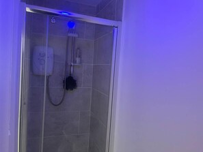 Lejlighed | Badeværelse | Kombination af bruser/badekar, dybe badekar, gratis toiletartikler