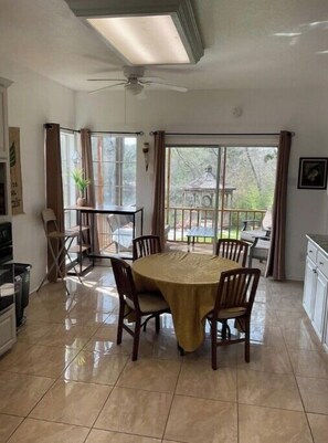 Interior - Quiet Home 5 minutes from downtown Salado
(Salado)